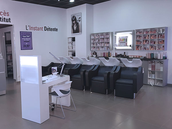 Trolley-for-manicure-beauty-centre